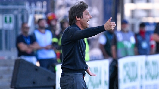 Napoli's coach Antonio Conte  during the Serie A soccer match between Cagliari Calcio and Napoli at the Unipol Domus in Cagliari, Sardinia -  Sunday, 15 September 2024. Sport - Soccer (Photo by Gianluca Zuddas/Lapresse)