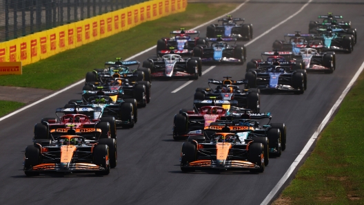 MONZA, ITALY - SEPTEMBER 01: Lando Norris of Great Britain driving the (4) McLaren MCL38 Mercedes leads Oscar Piastri of Australia driving the (81) McLaren MCL38 Mercedes at the start prior to the F1 Grand Prix of Italy at Autodromo Nazionale Monza on September 01, 2024 in Monza, Italy. (Photo by Joe Portlock - Formula 1/Formula 1 via Getty Images)