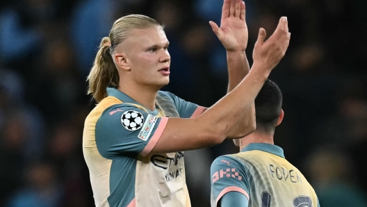 Manchester City's Norwegian striker #09 Erling Haaland applauds fans on the pitch after the UEFA Champions League, league phase football match between Manchester City and Inter Milan at the Etihad stadium, in Manchester, north-west England, on September 18, 2024. The game ended 0-0. (Photo by Paul ELLIS / AFP)