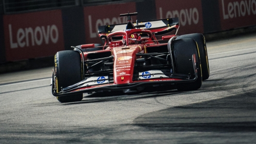 epa11616203 Monaco's driver Charles Leclerc of Scuderia Ferrari in action during the second practice session for the Singapore Formula One Grand Prix at the Marina Bay Street Circuit, Singapore, 20 September 2024. The Singapore Formula One Grand Prix takes place on 22 September 2024.  EPA/TOM WHITE