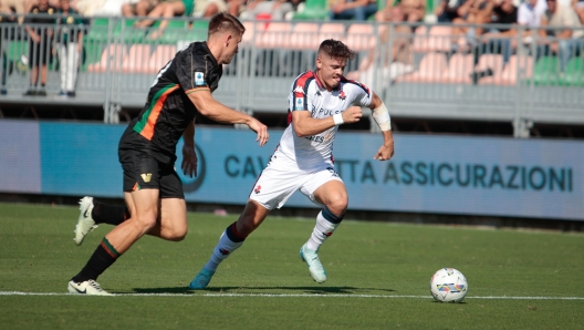 Genoa's Vitinha in action against Venezias Jay Idzes  during the italian soccer Serie A match between Venezia Calcio vs Genoa CFC on September 21, 2024 at the Pierluigi Penzo stadium in Venezia, Italy. ANSA/Mattia Radoni