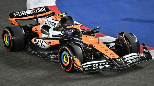 TOPSHOT - McLaren's British driver Lando Norris drives during the qualifying session ahead of the Formula One Singapore Grand Prix night race at the Marina Bay Street Circuit in Singapore on September 21, 2024. (Photo by ROSLAN RAHMAN / AFP)