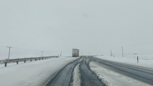 A general view of heavy snowfall on a road to Harrismith from Sterkfontein dam on September 21, 2024. Unusually heavy snowfall caused major disruption on South Africas roads on September 21 with people still stranded at midday after spending the night stuck in their vehicles. The key N3 highway linking Johannesburg and the east coast city of Durban was one of the worst affected and several portions were closed, with even detours impassible, officials said. (Photo by Grant Bruce Cameron-Ellis / AFP)