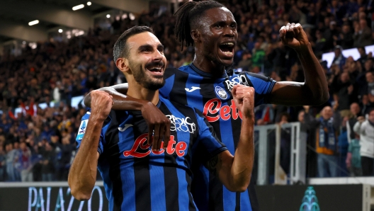 Atalanta's Davide Zappacosta celebrates after goal 1-0 with his teammate Odilon Kossounou during the Italian Serie A soccer match Atalanta BC vs Como at Gewiss Stadium in Bergamo, Italy, 24 September 2024. ANSA/MICHELE MARAVIGLIA