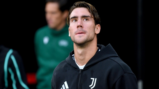 TURIN, ITALY - SEPTEMBER 17: Dusan Vlahovic of Juventus walks out prior to the UEFA Champions League 2024/25 League Phase MD1 match between Juventus and PSV Eindhoven at Juventus Stadium on September 17, 2024 in Turin, Italy. (Photo by Valerio Pennicino/Getty Images)