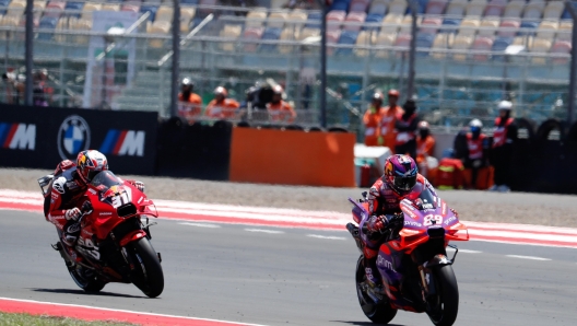 epa11629525 Prima Pramac rider Jorge Martin (R) of Spain and GASGAS Tech3 rider Pedro Acosta (L) of Spain in action during a qualifying session  for the Motorcycling Grand Prix of Indonesia at the Pertamina Mandalika International Circuit on Lombok island, Indonesia, 28 September 2024.  EPA/ADI WEDA