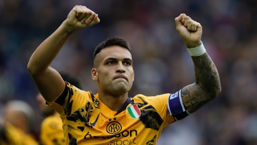 UDINE, ITALY - SEPTEMBER 28: Lautaro Martinez celebrates scoring his second goal during the Serie A match between Udinese and FC Internazionale at Stadio Friuli on September 28, 2024 in Udine, Italy. (Photo by Timothy Rogers/Getty Images)