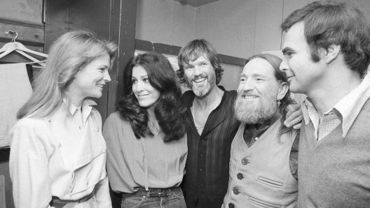 FILE - Actress Candice Bergen, from left, singer Rita Coolidge, singer/songwriter Kris Kristofferson, country singer Willie Nelson, and actor Burt Reynolds are seen backstage at New York's Bottom Line after Coolidge and Kristofferson's opening night, Jan. 4, 1979. Kristofferson, a Rhodes scholar who became a superstar songwriter, singer and actor, died Saturday, Sept. 28, 2024. (AP Photo/Richard Drew, File)