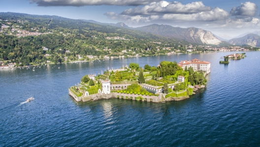 TRAVEL DESTINATION. ITALY BEAUTYFUL LAKE. LAGO MAGGIORE. AERIAL DRONE  PHOTO. SUMMER FEELING. HOLIDAY TIME. FANTASTIC ARCHITECTURE. PARK AND NATURE. BOAT VOYAGE