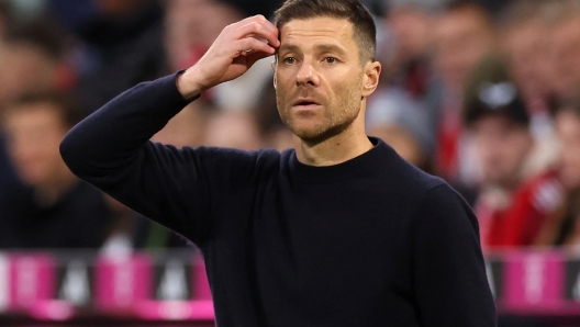 MUNICH, GERMANY - SEPTEMBER 28: Xabi Alonso, Head Coach of Bayer 04 Leverkusen, gestures during the Bundesliga match between FC Bayern München and Bayer 04 Leverkusen at Allianz Arena on September 28, 2024 in Munich, Germany. (Photo by Alexander Hassenstein/Getty Images)