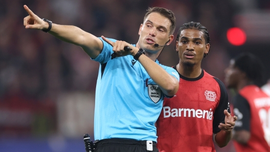 LEVERKUSEN, GERMANY - OCTOBER 01: Referee Sandro Scharer gestures during the UEFA Champions League 2024/25 League Phase MD2 match between Bayer 04 Leverkusen and AC Milan at BayArena on October 01, 2024 in Leverkusen, Germany. (Photo by Lars Baron/Getty Images)