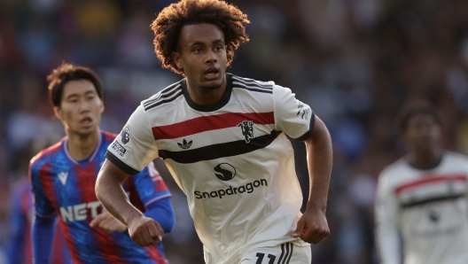 Manchester United's Dutch striker #11 Joshua Zirkzee leads the line for United during the English Premier League football match between Crystal Palace and Manchester United at Selhurst Park in south London on September 21, 2024. (Photo by Ian Kington / AFP) / RESTRICTED TO EDITORIAL USE. No use with unauthorized audio, video, data, fixture lists, club/league logos or 'live' services. Online in-match use limited to 120 images. An additional 40 images may be used in extra time. No video emulation. Social media in-match use limited to 120 images. An additional 40 images may be used in extra time. No use in betting publications, games or single club/league/player publications. /