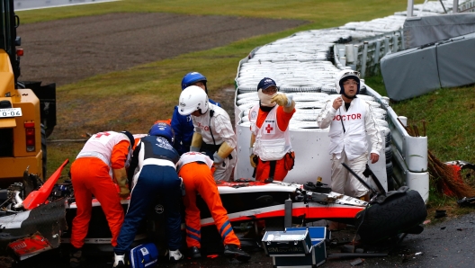 SUZUKA, JAPAN - OCTOBER 05:  Jules Bianchi of France and Marussia receives urgent medical treatment after crashing during the Japanese Formula One Grand Prix at Suzuka Circuit on October 5, 2014 in Suzuka, Japan.  (Photo by Getty Images/Getty Images)