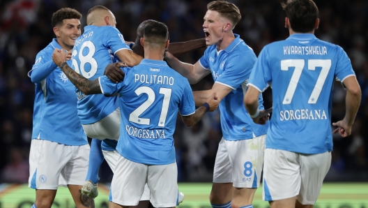 Napoli?s Romelu Lukaku celebrates after scoring  goal 2-1   during the Serie A soccer match between Napoli and Como at the Diego Armando Maradona Stadium in Naples, southern italy - Friday , October 4 , 2024. Sport - Soccer .  (Photo by Alessandro Garofalo/LaPresse)