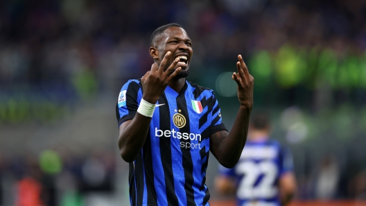 MILAN, ITALY - OCTOBER 05: Marcus Thuram of FC Internazionale celebrates after scoring their team's third goal during the Serie A match between FC Internazionale and Torino at Stadio Giuseppe Meazza on October 05, 2024 in Milan, Italy. (Photo by Francesco Scaccianoce - Inter/Inter via Getty Images)