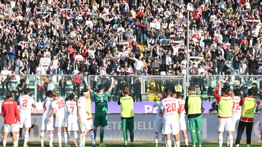 20241006 - Padova - Stadio Euganeo - Padova vs Vicenza 2T - La squadra e Andreoletti festeggiano la vittoria - 20241006 - Padova - Stadio Euganeo - Padova vs Vicenza 2T - fotografo: Marco Bergamaschi