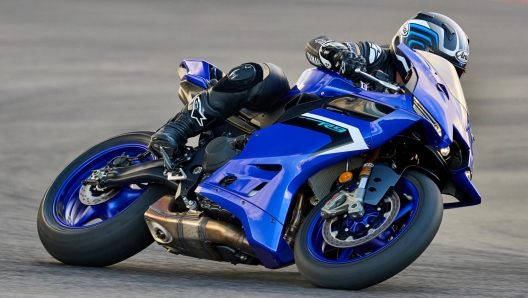 Yamaha R9