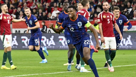 Denzel Dumfries of the Netherlands celebrates after scoring his side's first goal during the Nations League soccer match between Hungary and the Netherlands at the Puskas Arena in Budapest, Friday, Oct. 11, 2024. (AP Photo/Denes Erdos)