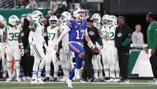 EAST RUTHERFORD, NEW JERSEY - OCTOBER 14: Josh Allen #17 of the Buffalo Bills reacts after a first down during the fourth quarter against the New York Jets at MetLife Stadium on October 14, 2024 in East Rutherford, New Jersey.   Luke Hales/Getty Images/AFP (Photo by Luke Hales / GETTY IMAGES NORTH AMERICA / Getty Images via AFP)