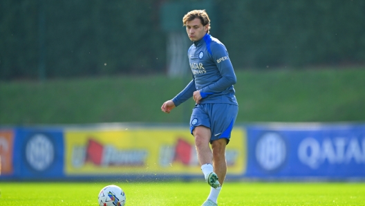 COMO, ITALY - OCTOBER 15: Nicolò Barella of FC Internazionale in action during the FC Internazionale training session at BPER Training Centre at Appiano Gentile on October 15, 2024 in Como, Italy. (Photo by Mattia Pistoia - Inter/Inter via Getty Images)