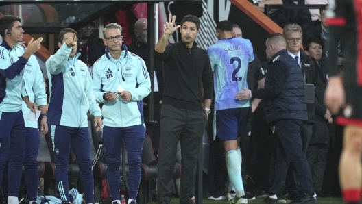 Arsenal's manager Mikel Arteta gives instructions from the side line as Arsenal's William Saliba, centre right, leaves the pitch after receiving the red card during the English Premier League soccer match between Bournemouth and Arsenal at the Vitality Stadium in Bournemouth, England, Saturday, Oct. 19, 2024. (AP Photo/Kin Cheung)