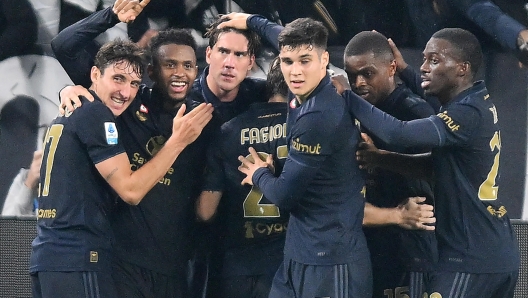 Juventus' players jubilate after the owngoal of Lazio's Mario Gila during the Italian Serie A soccer match Juventus FC vs SS Lazio at the Allianz Stadium in Turin, Italy, 19 October 2024. ANSA/ALESSANDRO DI MARCO