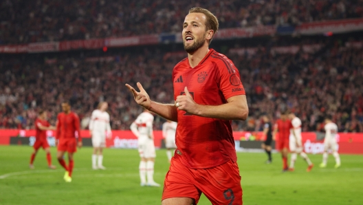 MUNICH, GERMANY - OCTOBER 19: Harry Kane of Bayern Munich celebrates scoring his team's third goal and completing his hattrick during the Bundesliga match between FC Bayern München and VfB Stuttgart at Allianz Arena on October 19, 2024 in Munich, Germany. (Photo by Adam Pretty/Getty Images)