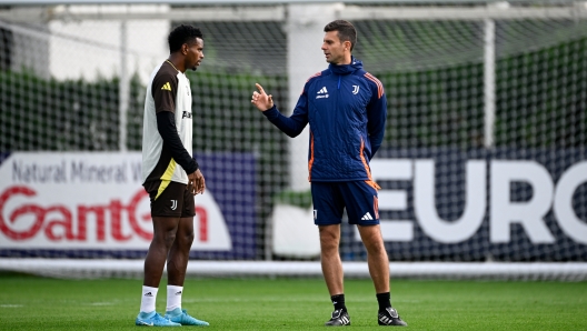 TURIN, ITALY - OCTOBER 21: Juan Cabal, Thiago Motta of Juventus during the UEFA Champions League 2024/25 League Phase MD3 training and press conference at Juventus Stadium on October 21, 2024 in Turin, Italy. (Photo by Daniele Badolato - Juventus FC/Juventus FC via Getty Images)