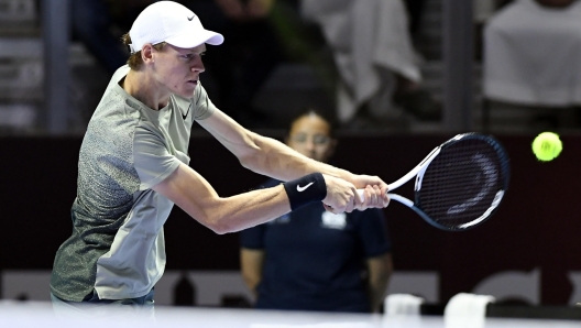 epa11669470 Jannik Sinner of Italy during his final match against Carlos Alcaraz of Spain at the Six Kings Slam exhibition tennis tournament in Riyadh, Saudi Arabia, 19 October 2024.  EPA/STR