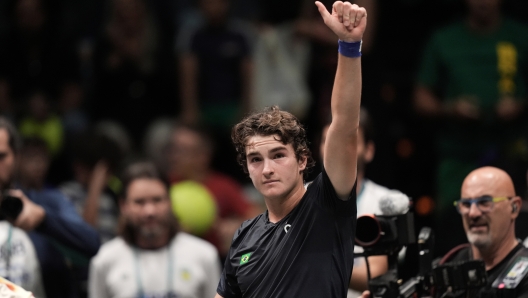 Joao Fonseca celebrate for the victory during 2024 Davis Cup Finals Group A match between Raphael Collignon (Belgium) and Joao Fonseca (Brazil) at the Unipol Arena, Bologna, Italy -  September 14,  2024. Sport - Tennis. (Photo by Massimo Paolone/LaPresse)