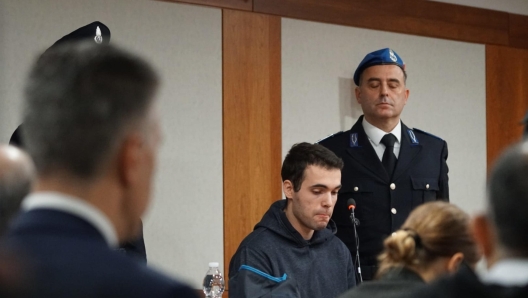 Filippo Turetta durante l'interrogatorio come imputato nel processo per l'omicidio dell'ex fidanzata, Giulia Cecchettin, nell'aula della Corte d'Assise di Venezia, 25 ottobre 2024. ANSA/ ANDREA MEROLA