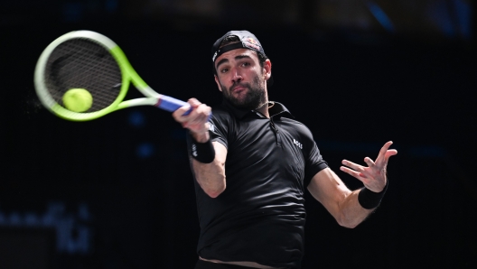 VIENNA, AUSTRIA - OCTOBER 25: Matteo Berrettini of Italy plays a forehand against Karen Khachanov during their quarter final match during day five of the Erste Bank Open 2024 at Wiener Stadthalle on October 25, 2024 in Vienna, Austria. (Photo by Thomas Kronsteiner/Getty Images)