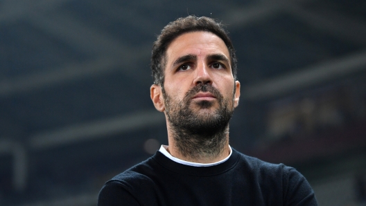 TURIN, ITALY - OCTOBER 25: Cesc Fabregas, Head Coach of Como, looks on prior to the Serie A match between Torino and Como at Stadio Olimpico di Torino on October 25, 2024 in Turin, Italy. (Photo by Valerio Pennicino/Getty Images)