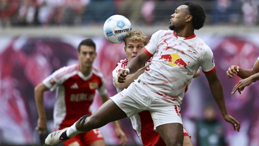 Leipzig's Lois Openda, right, and Berlin's András Schäfer fight for the ball during a match between RB Leipzig and FC Union Berlin in Leipzig, Germany, Saturday, Sept. 14, 2024.  (Hendrik Schmidt/dpa via AP)