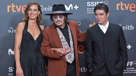 Johnny Depp con Riccardo Scamarcio e Antonia Desplat