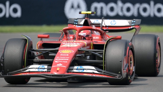 Ferrari's Spanish driver Carlos Sainz races during the third practice session of the Formula One Mexico City Grand Prix at the Hermanos Rodriguez racetrack, in Mexico City on October 26, 2024. (Photo by YURI CORTEZ / AFP)