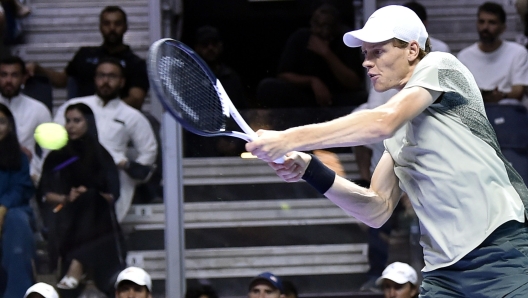 epa11669471 Jannik Sinner of Italy during his final match against Carlos Alcaraz of Spain at the Six Kings Slam exhibition tennis tournament in Riyadh, Saudi Arabia, 19 October 2024.  EPA/STR