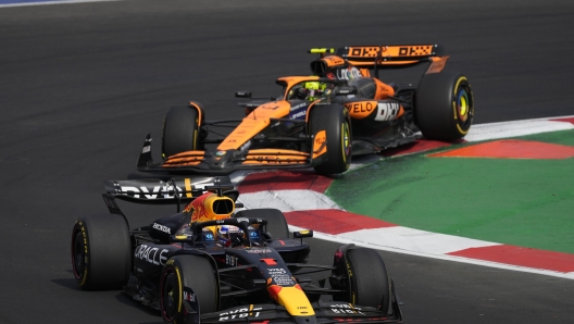 Max Verstappen, of Netherlands, steers his Red Bull followed by McLaren driver Lando Norris of Britain during the Formula One Mexico Grand Prix auto race at the Hermanos Rodriguez racetrack in Mexico City, Sunday, Oct. 27, 2024. (AP Photo/Eduardo Verdugo)