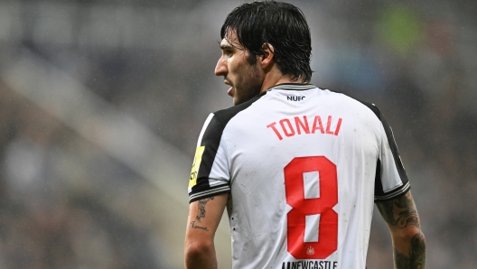 NEWCASTLE UPON TYNE, ENGLAND - OCTOBER 25: Sandro Tonali of Newcastle United looks on during the UEFA Champions League match between Newcastle United FC and Borussia Dortmund at St. James Park on October 25, 2023 in Newcastle upon Tyne, England. (Photo by Michael Regan/Getty Images)