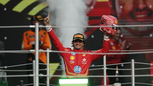 epa11688387 Spanish driver of the Ferrari team, Carlos Sainz, celebrates after winning the Formula One Grand Prix at the Hermanos Rodriguez racetrack in Mexico City, Mexico, 27 October 2024.  EPA/Isaac Esquivel