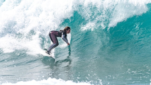 Michela Moioli surf tra le onde