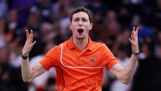 PARIS, FRANCE - OCTOBER 31: Ugo Humbert of France celebrates after winning match point against Carlos Alcaraz of Spain in their Men's Singles Third Round match on day four of the Rolex Paris Masters 2024 on October 31, 2024 in Paris, France.  (Photo by Julian Finney/Getty Images)