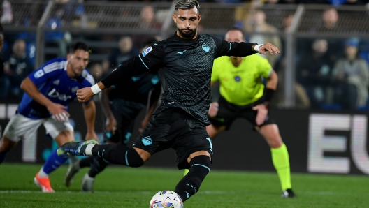 COMO, ITALY - OCTOBER 31: Valentin Castellanos of SS Lazio scores a opening goal a penalty during the Serie match between Como and Lazio at Stadio G. Sinigaglia on October 31, 2024 in Como, Italy. (Photo by Marco Rosi - SS Lazio/Getty Images)