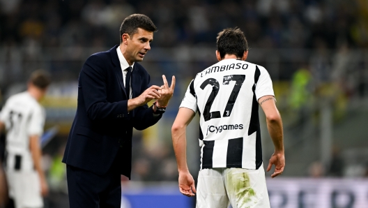 MILAN, ITALY - OCTOBER 27: Thiago Motta, Andrea Cambiaso of Juventus during the Serie A match between FC Internazionale and Juventus at Stadio Giuseppe Meazza on October 27, 2024 in Milan, Italy. (Photo by Daniele Badolato - Juventus FC/Juventus FC via Getty Images)