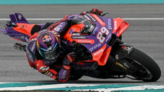 Prima Pramac Racing's Spanish rider Jorge Martin rides during the second free practice of the MotoGP Malaysian Grand Prix at the Sepang International Circuit in Sepang on November 2, 2024. (Photo by Lillian SUWANRUMPHA / AFP)