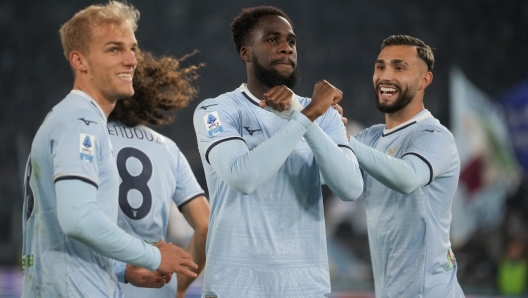 Lazio's Boulaye Dia, center, celebrates after scoring the opening goal during a Serie A soccer match between Lazio and Cagliari, at Rome's Olympic stadium, Monday, Nov. 4, 2024. (AP Photo/Alessandra Tarantino)