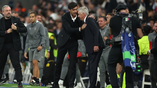 MADRID, SPAIN - NOVEMBER 05: Paulo Fonseca, Head Coach of AC Milan, and Carlo Ancelotti, Head Coach of Real Madrid, embrace at full-time following the UEFA Champions League 2024/25 League Phase MD4 match between Real Madrid C.F. and AC Milan at Estadio Santiago Bernabeu on November 05, 2024 in Madrid, Spain. (Photo by Florencia Tan Jun/Getty Images)