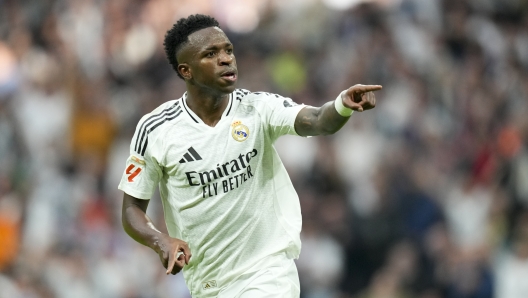 Real Madrid's Vinicius Junior celebrates after scoring his side's fourth goal during the Spanish La Liga soccer match between Real Madrid and Osasuna at the Santiago Bernabeu stadium in Madrid, Spain, Saturday, Nov. 9, 2024. (AP Photo/Jose Breton)