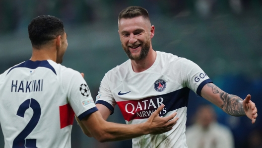 Foto Spada/LaPresse 07 novembre 2023 - Milano  , Italia - sport, calcio -  Milan vs PSG Paris Saint- Germain  - Champions League 2023/2024 - Stadio San Siro.  Nella foto: milan skriniar esultanza dopo  gol 0-1

November  07 , 2023 Milan , Italy - sport, calcio - Milan vs PSG Paris Saint- Germain  - Champions League 2023/2024 - San Siro Stadium . In the pic : milan skriniar celebrates after scoring gol 0-1