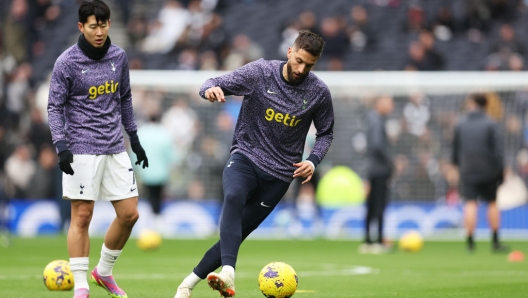 LONDON, ENGLAND - DECEMBER 31: Rodrigo Bentancur of Tottenham Hotspur warms up alongside teammate Son Heung-Min prior to the Premier League match between Tottenham Hotspur and AFC Bournemouth at Tottenham Hotspur Stadium on December 31, 2023 in London, England. (Photo by Julian Finney/Getty Images)